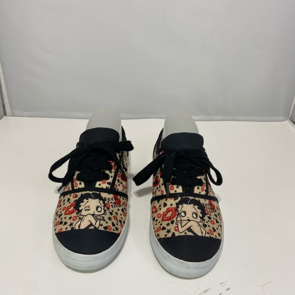 Betty Boop Patterned Sneakers - Picture 2 of 10